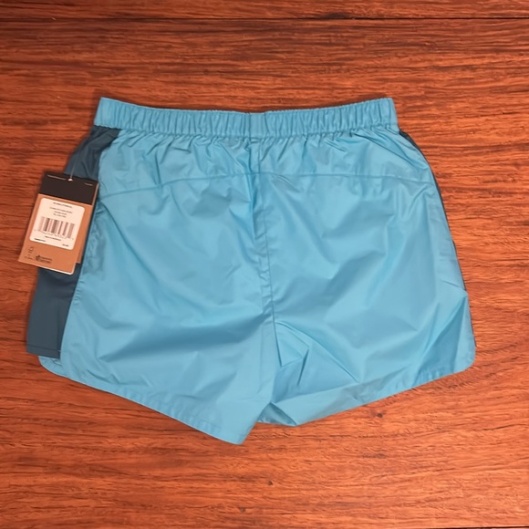 North Face girls running shorts, size XL (14/16)-NWT - Picture 2 of 5